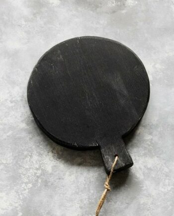 Shabby black round chopping board