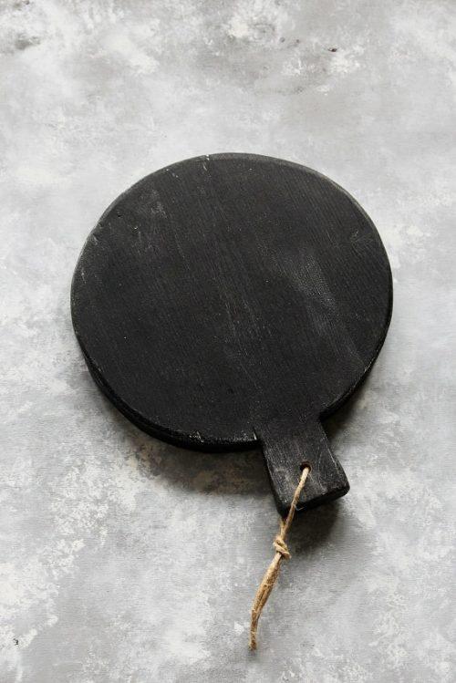 Shabby black round chopping board
