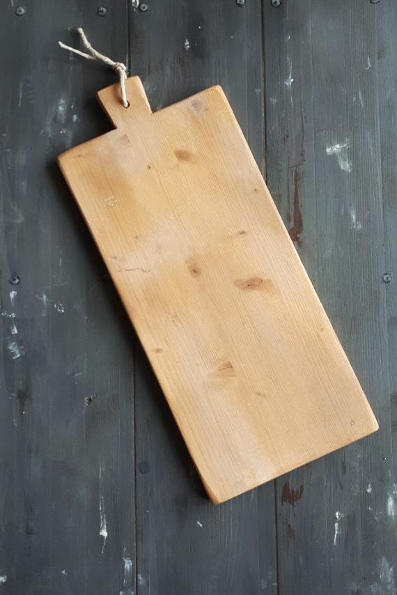 Long country cutting board with handle